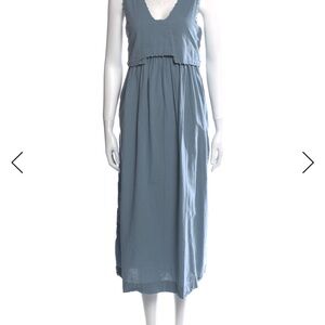 Chic Sleeveless Midi Dress in Blue
